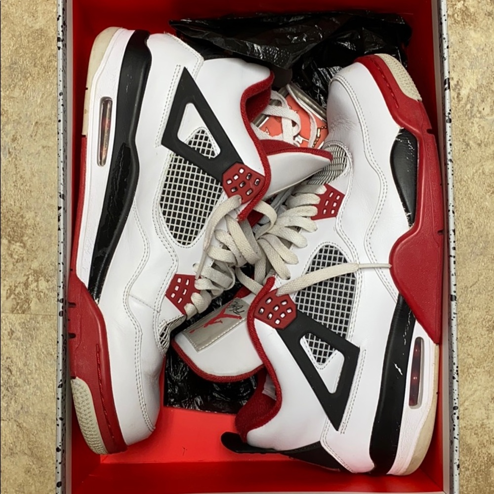 Fire red jordan 4